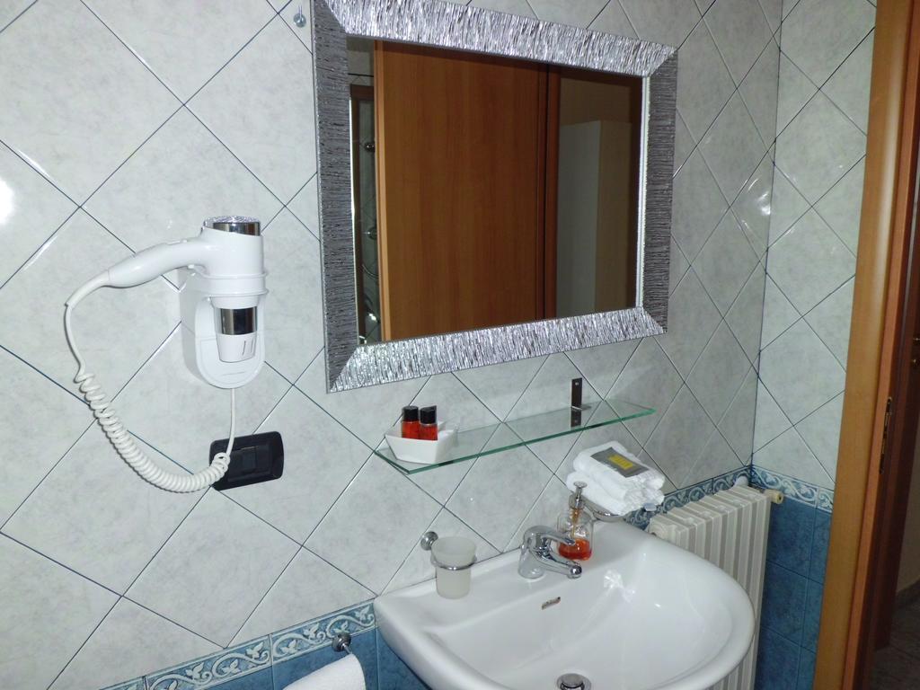 Quarantadue Quindici Hotel Termoli Szoba fotó